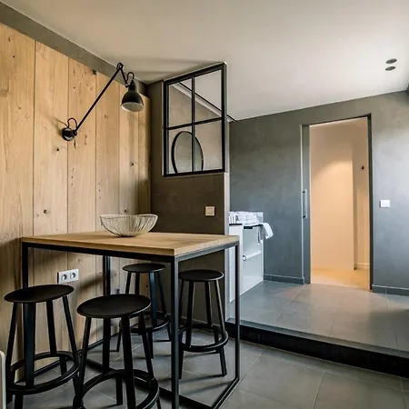 Apart! & Moment! De Haan