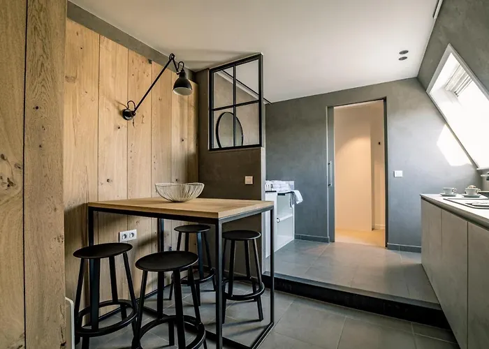 Apart! & Moment! De Haan