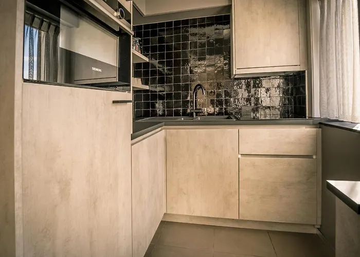 Apart! & Moment! De Haan